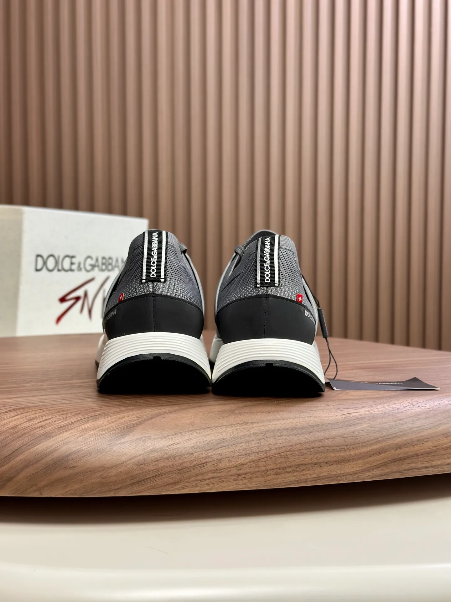 💰720••New arrivals••Dolce&Gabbana••DG✔️High-end men’s sports•casual shoes. Original goods from top counters. Original imported cowhide, multi-material splicing design ➕Imported cowhide lining, cowhide feet ➕Original TPR elastic outsole.  Size: 39-44 (38, 45 customized)